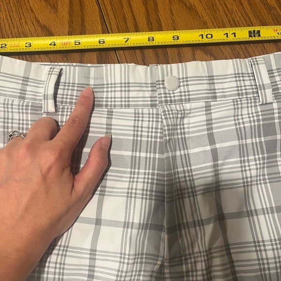 Nike Golf Dri-Fit Plaid Shorts - Size Medium - Picture 3 of 9